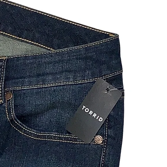 Torrid Denim Jeans Hi-Rise Dark Blue Wash 5 Pocket Stretch Raw Hem - Picture 4 of 12